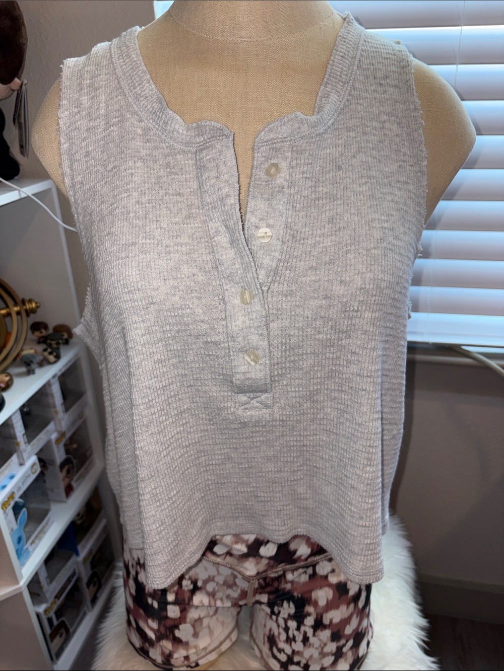 Women's Sleeveless Henley Knit Tank - Light Gray